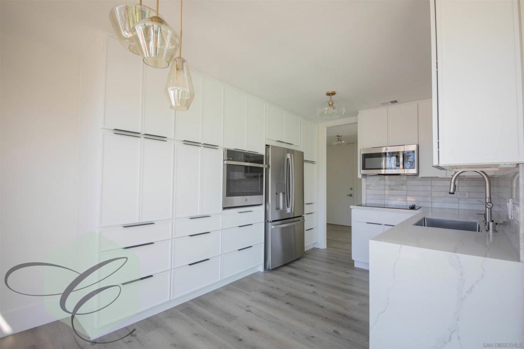 8111 Camino Del Oro Property Photo 6