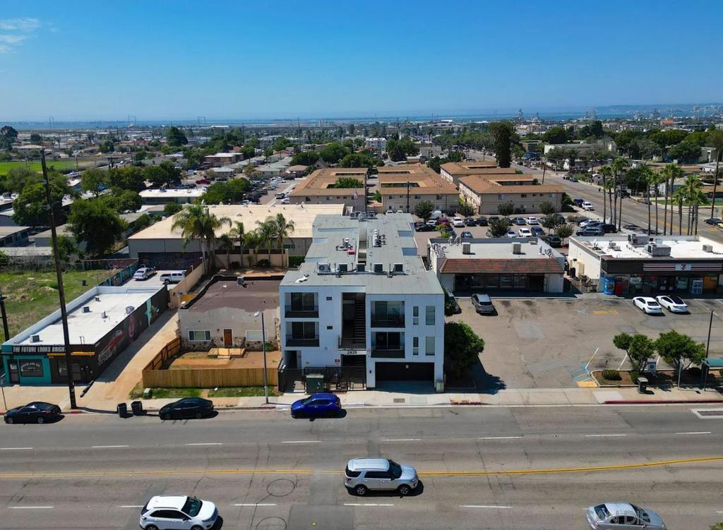 2428 Highland Avenue Property Photo 4