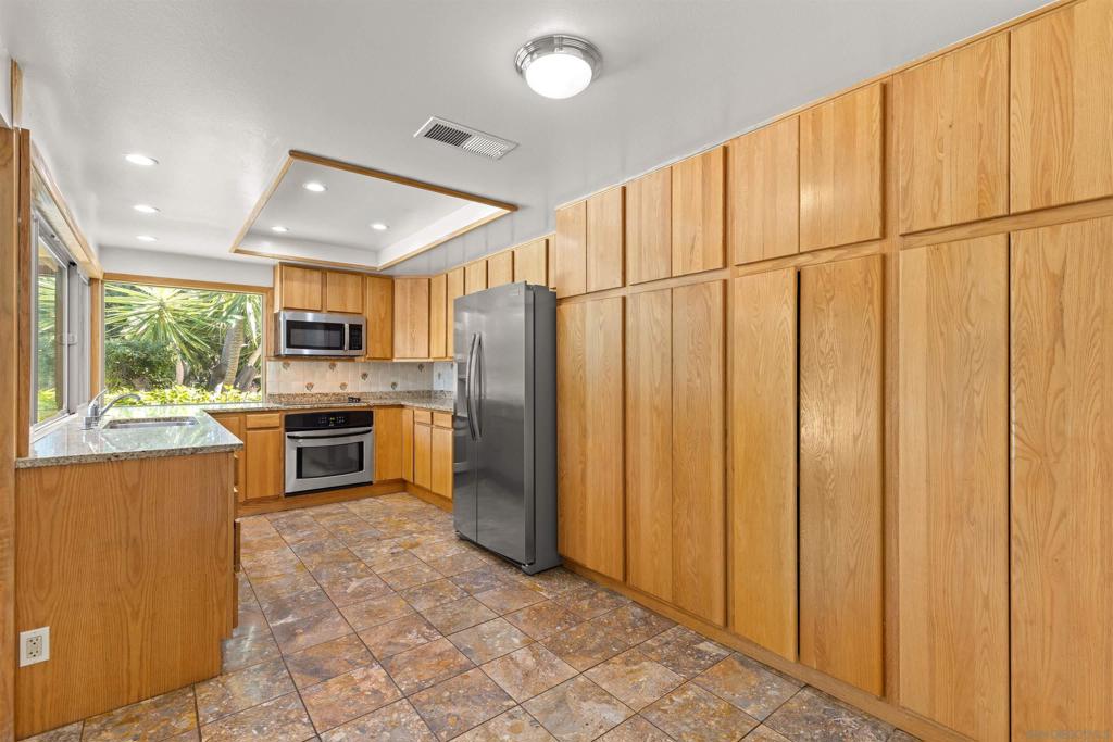 17305 Campillo Drive Property Photo 8