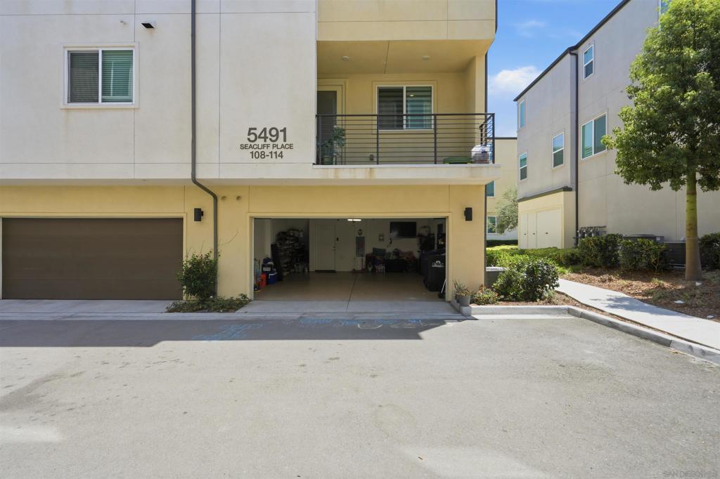 5491 Seacliff Pl 108 Property Photo 52