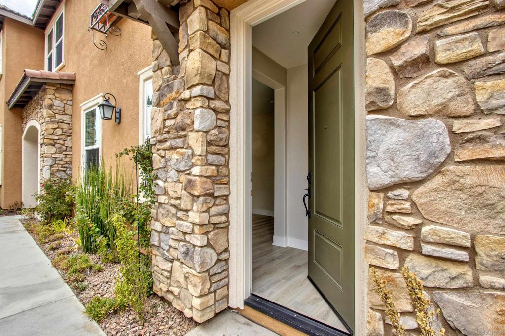 368 Ventasso Property Photo 4