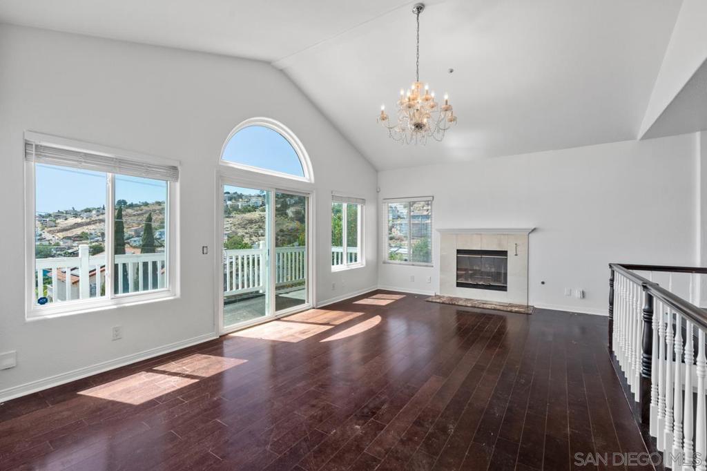 1229 La Mesa Property Photo 1