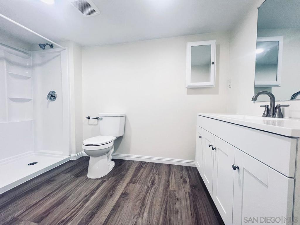 422 S Date St. Property Photo 2