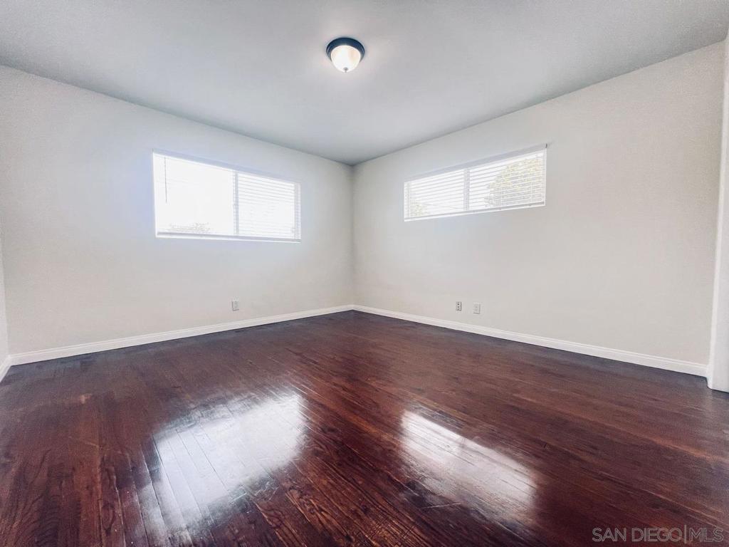 422 S Date St. Property Photo 4