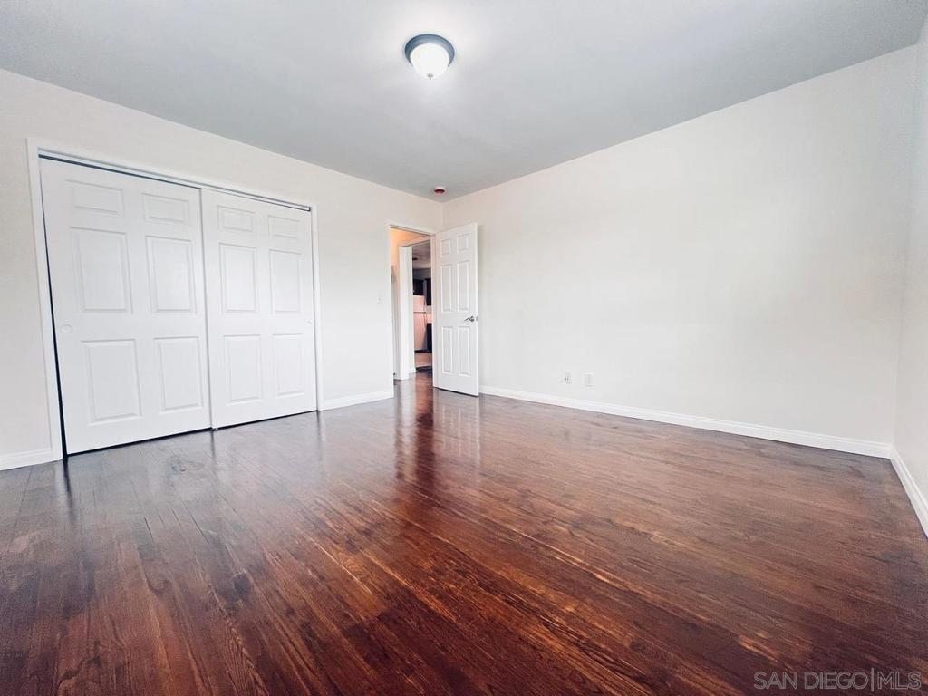 422 S Date St. Property Photo 5