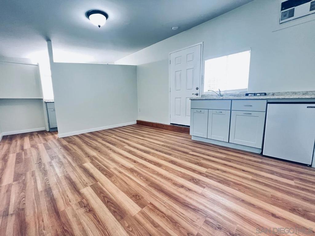 422 S Date St. Property Photo 9