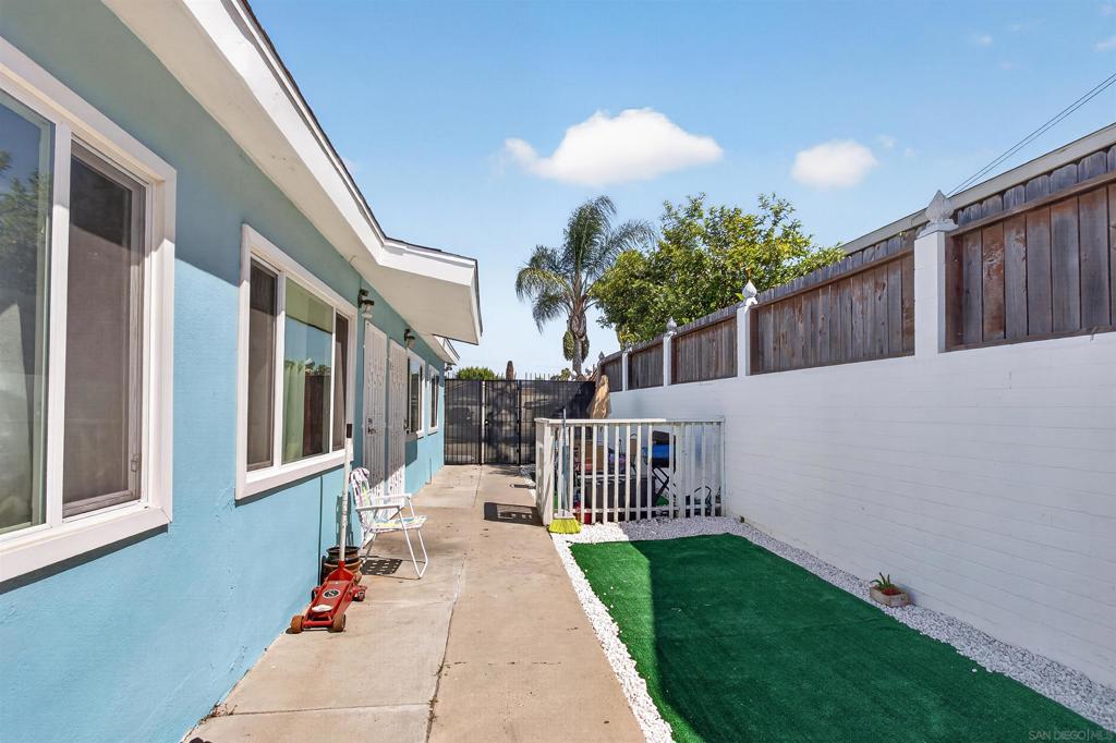 260018144SD Property Photo 4