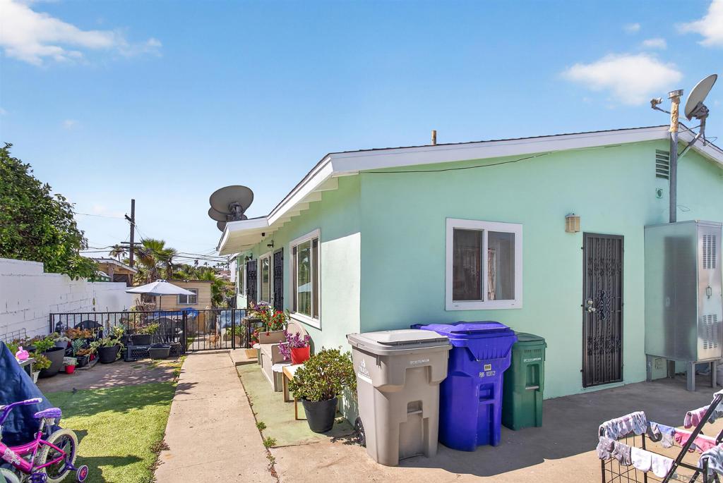 260018144SD Property Photo 14