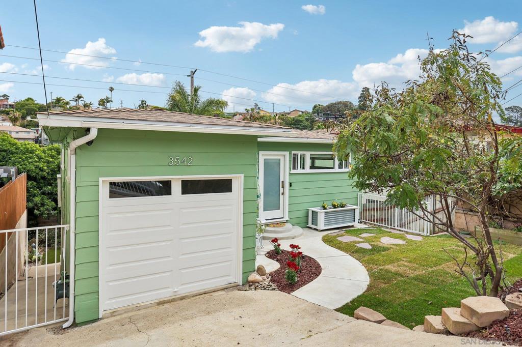 3542 Wawona Dr Property Photo 2