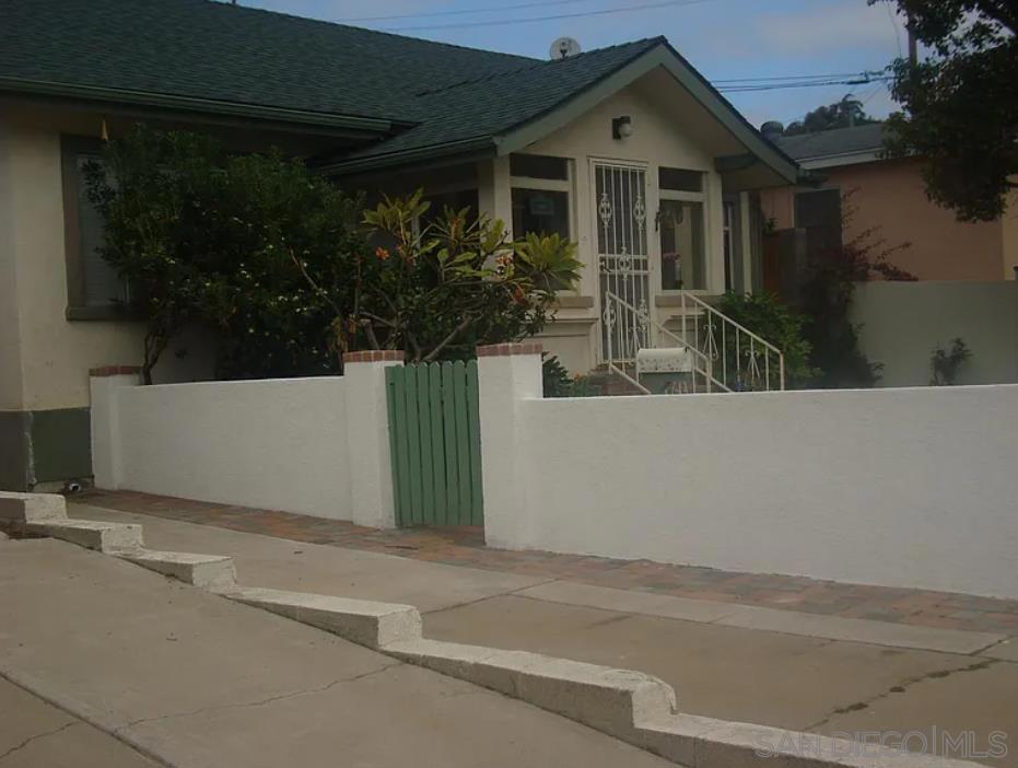 2220 Rosecrans Property Photo 1