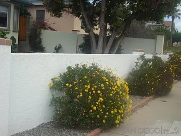 2220 Rosecrans Property Photo 2