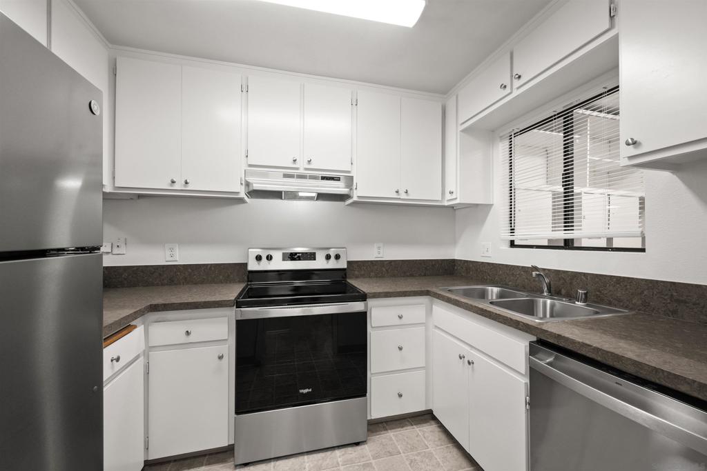 5580 Lake Park Way 28 Property Photo 15