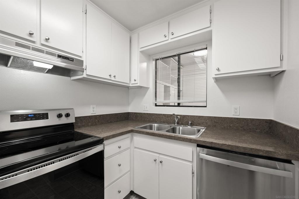 5580 Lake Park Way 28 Property Photo 17