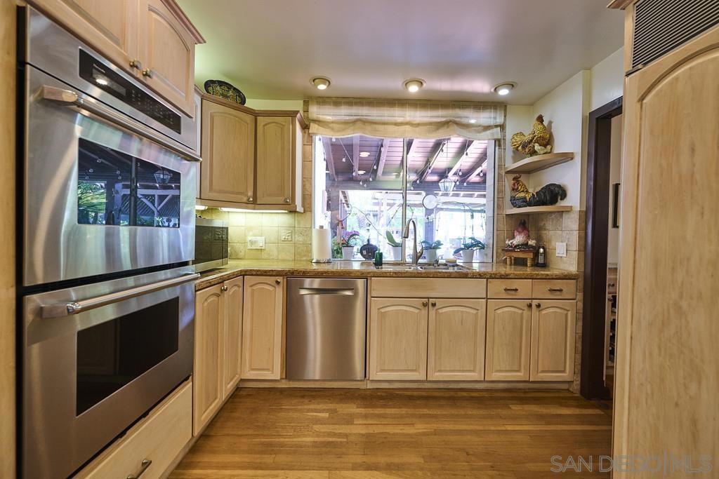 2454 Presidio Dr Property Photo 5
