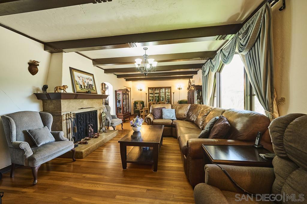2454 Presidio Dr Property Photo 8