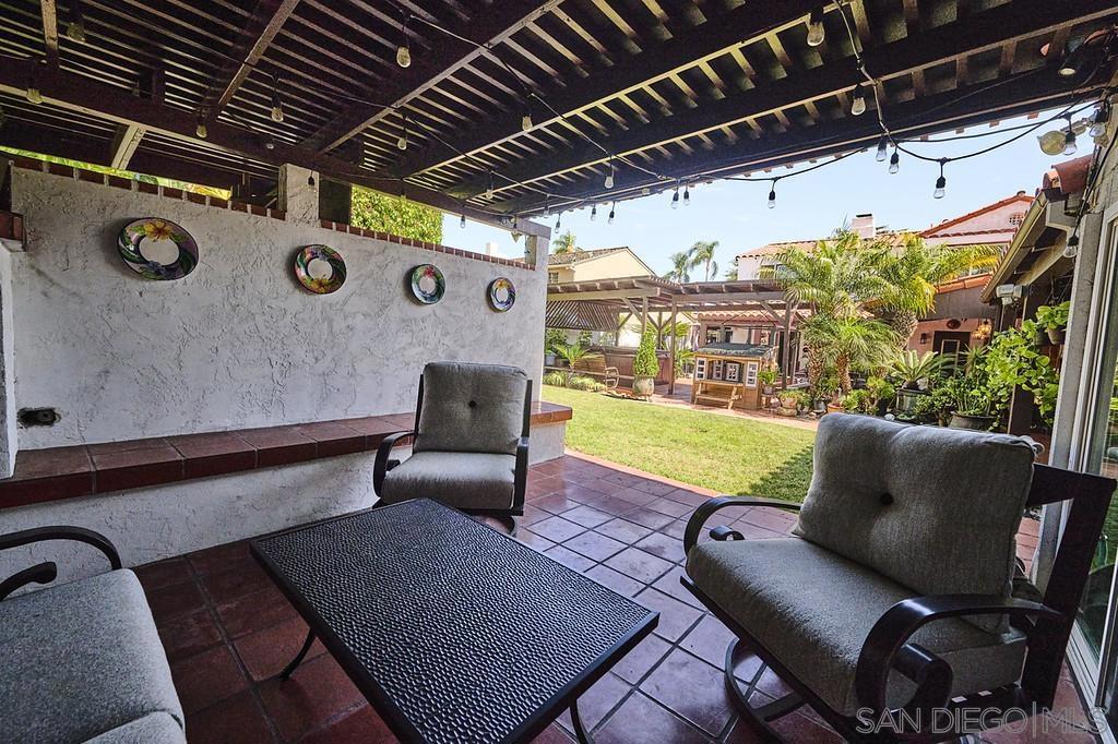2454 Presidio Dr Property Photo 11