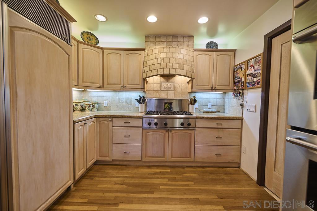2454 Presidio Dr Property Photo 12