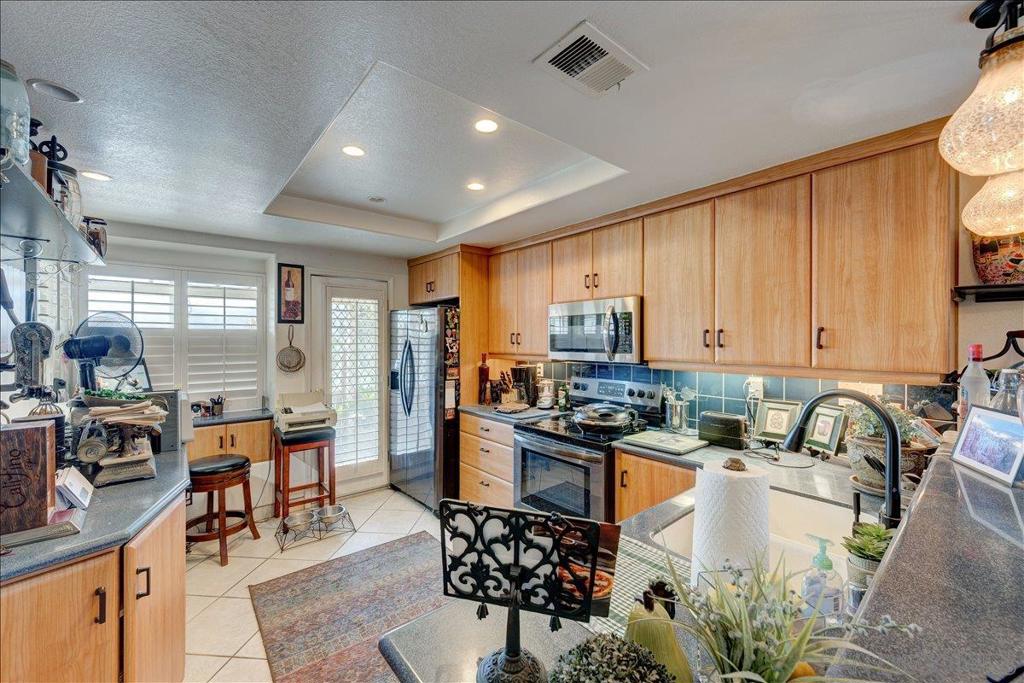1285 Buttonwood Ct Property Photo 8