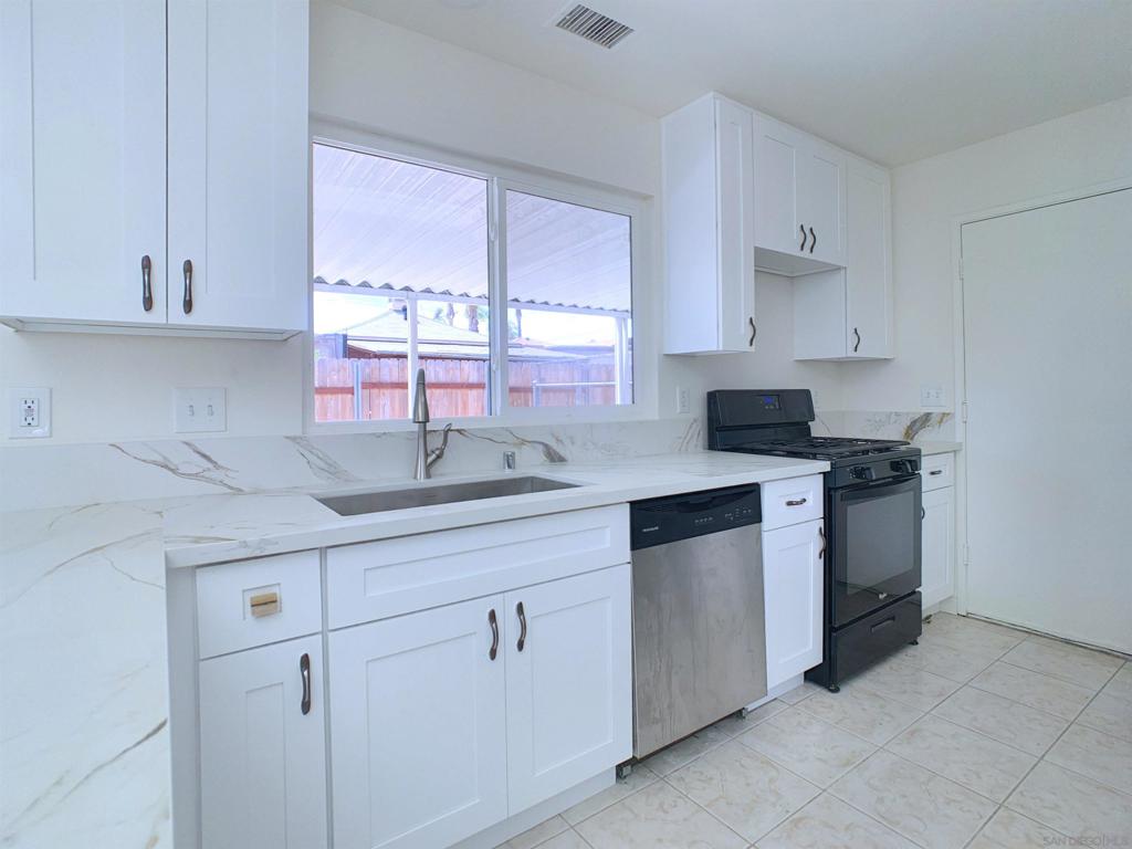 386 90 Richardson Ave Property Photo 16