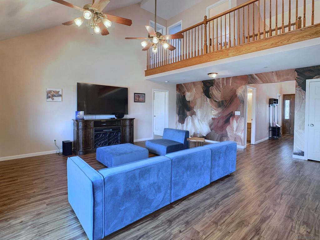 1249 La Cresta Blvd Property Photo 4