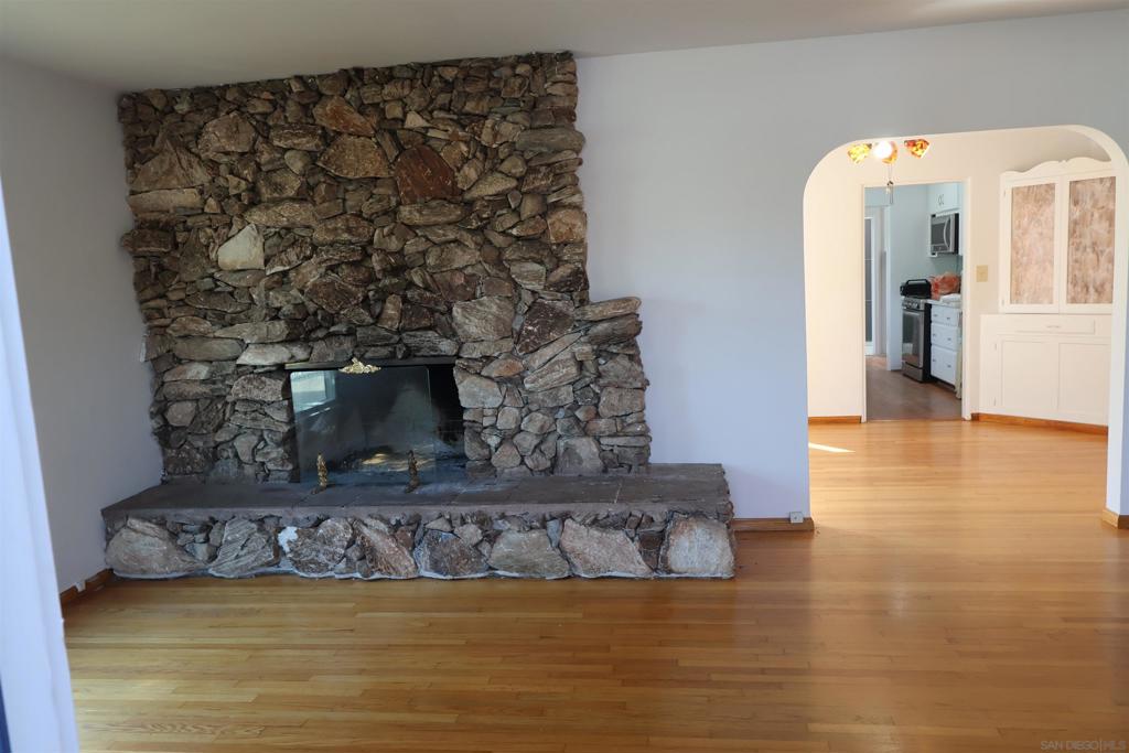 2328 Lucerne Drive Property Photo 8