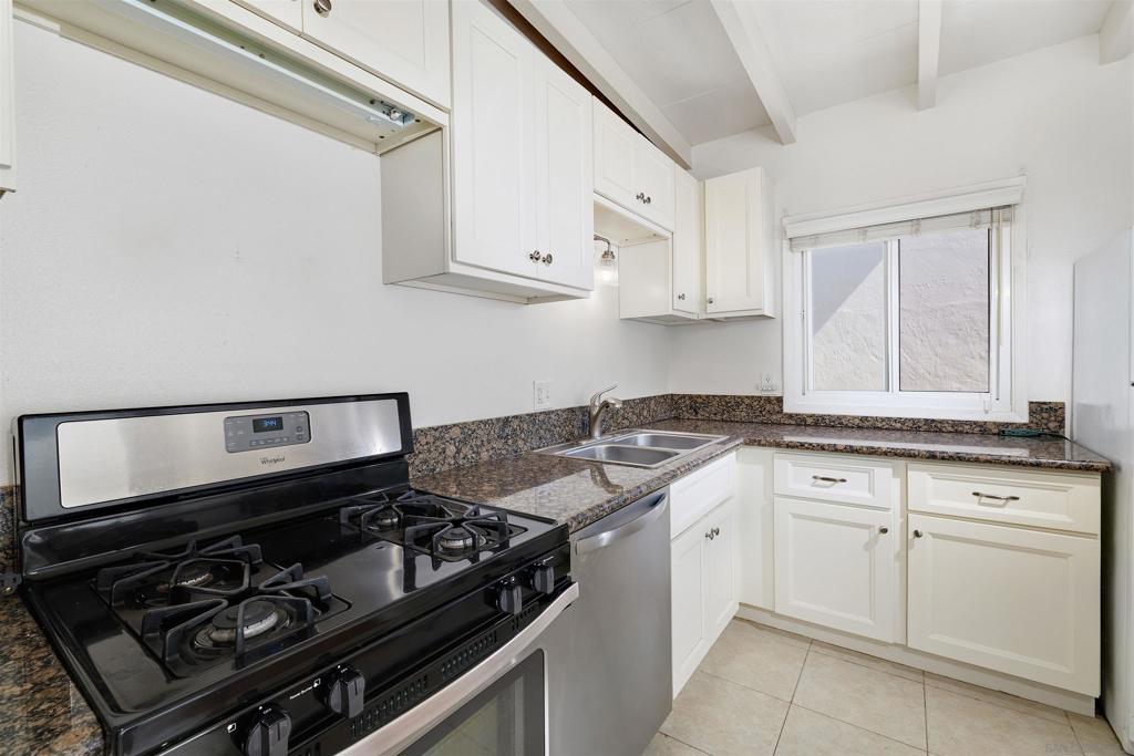 2127 2131 1/2 Felspar Property Photo 19