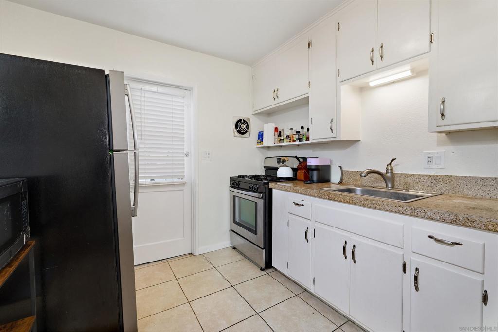 2127 2131 1/2 Felspar Property Photo 29