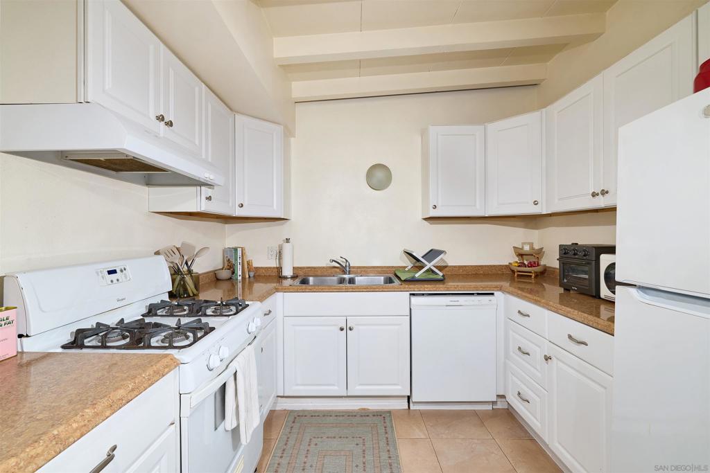 2127 2131 1/2 Felspar Property Photo 43