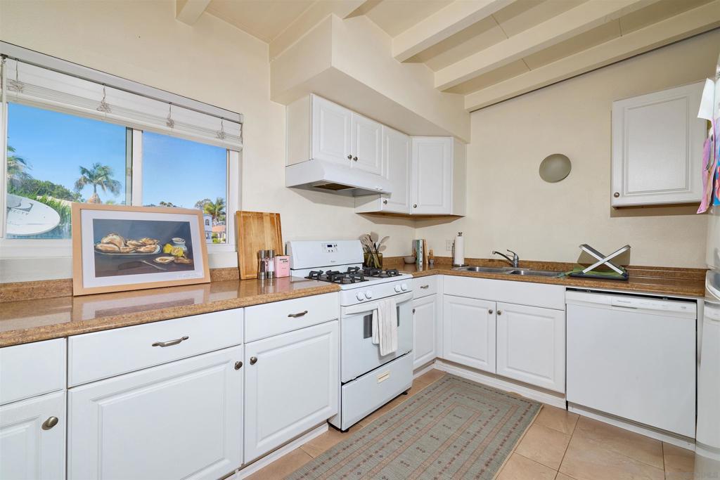 2127 2131 1/2 Felspar Property Photo 44
