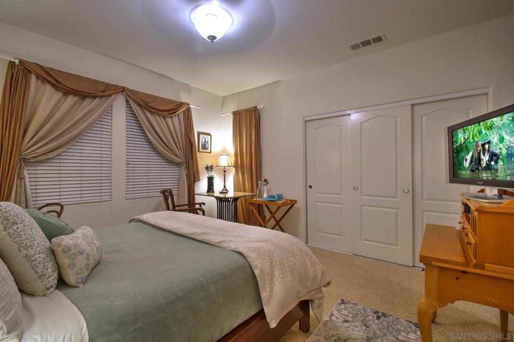 260018281SD Property Photo 3