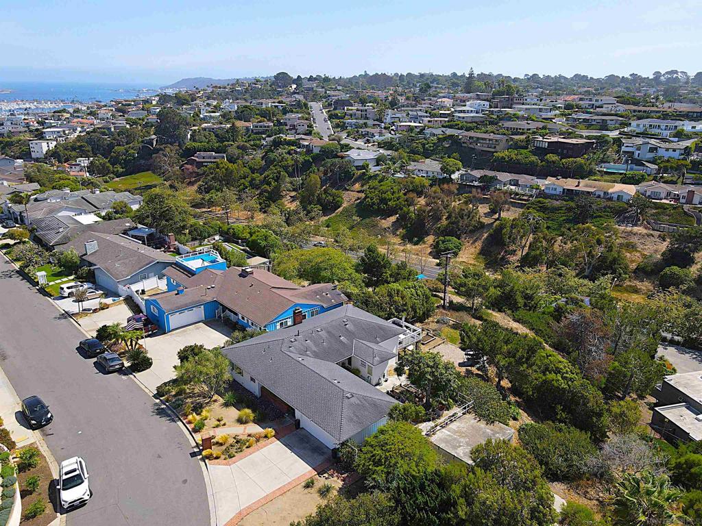 3577 Addison St Property Photo 4