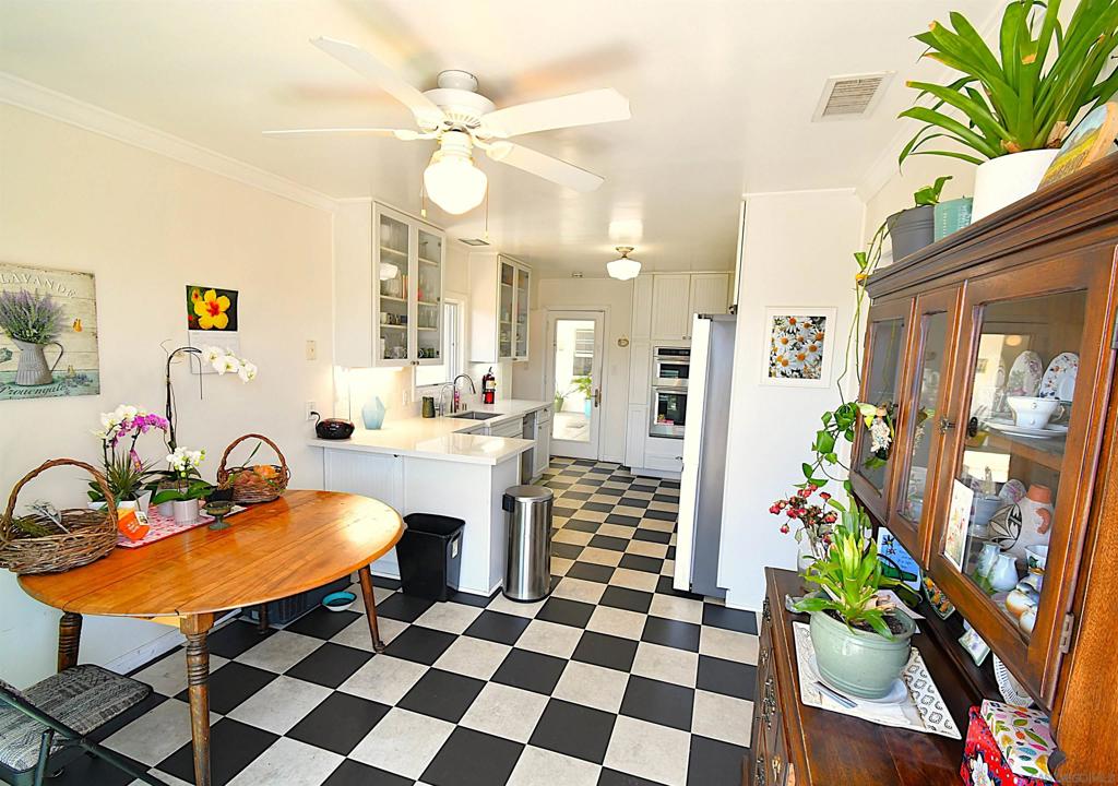 3577 Addison St Property Photo 10