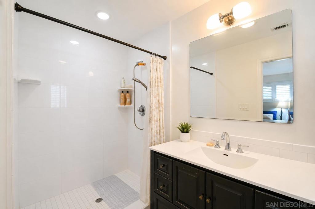 3577 Addison St Property Photo 13
