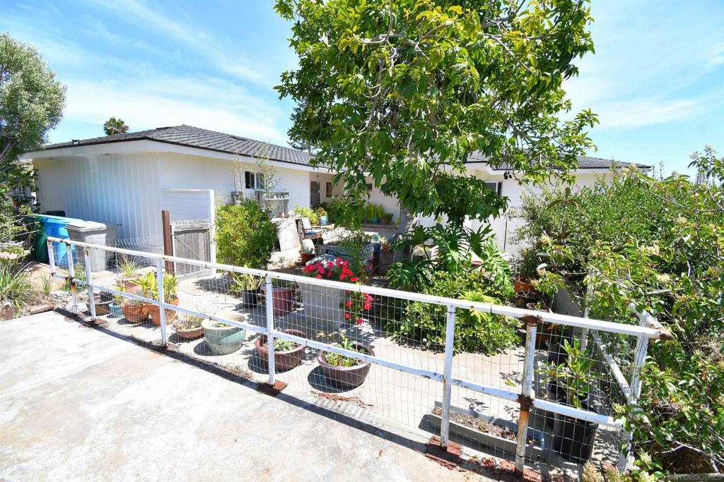 3577 Addison St Property Photo 21