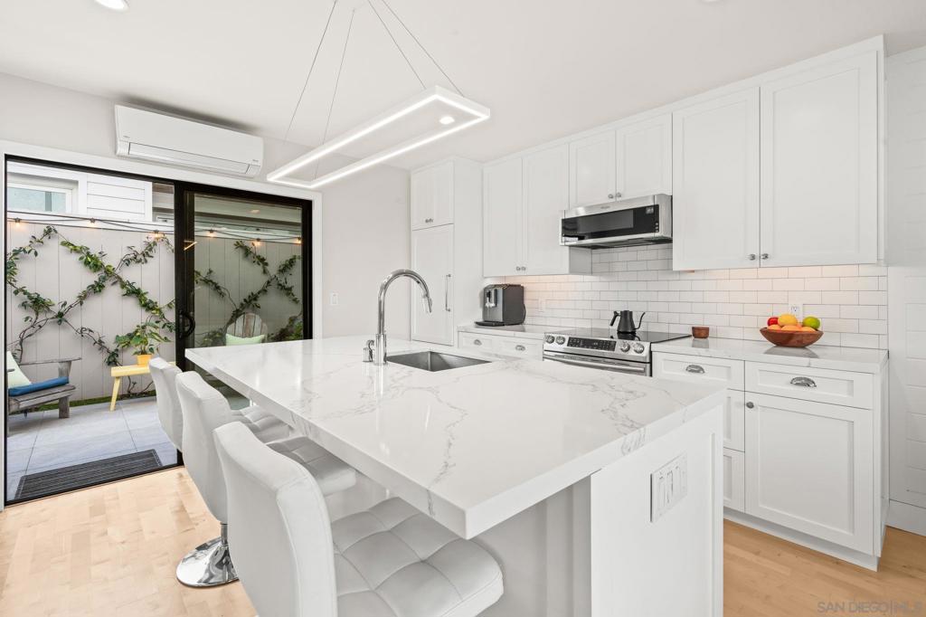 909 Olive Ave Property Photo 1