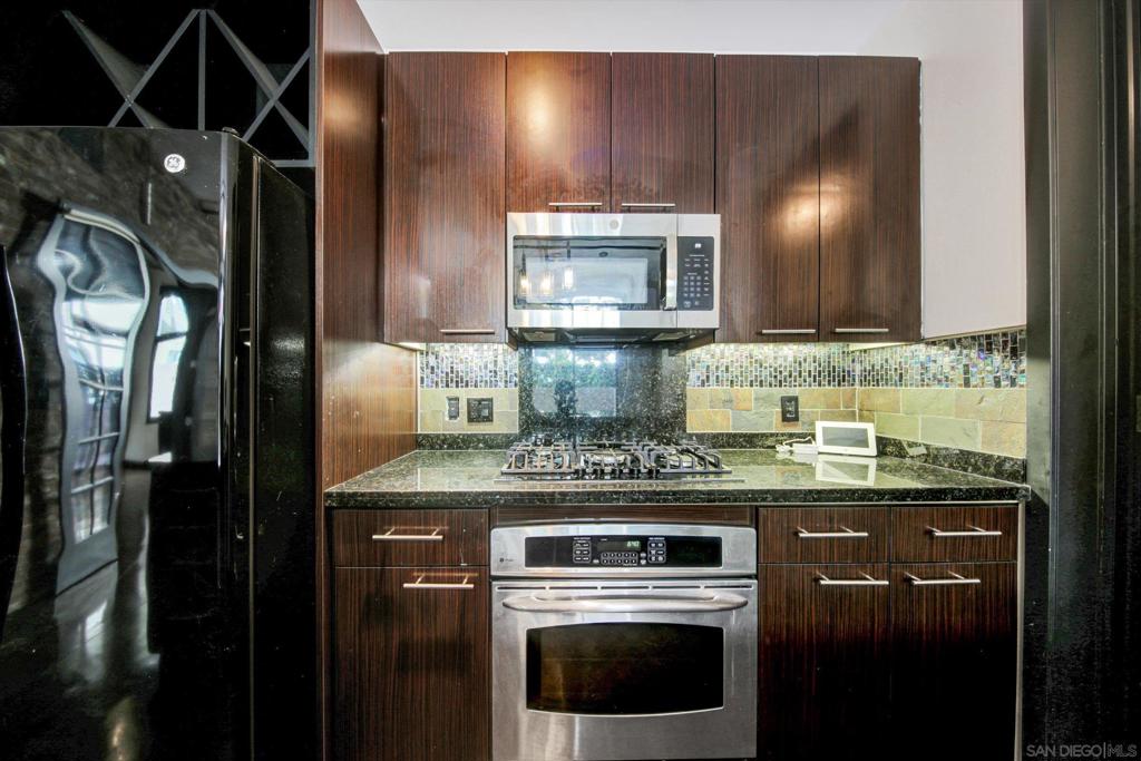 1050 Island 211 Property Photo 10