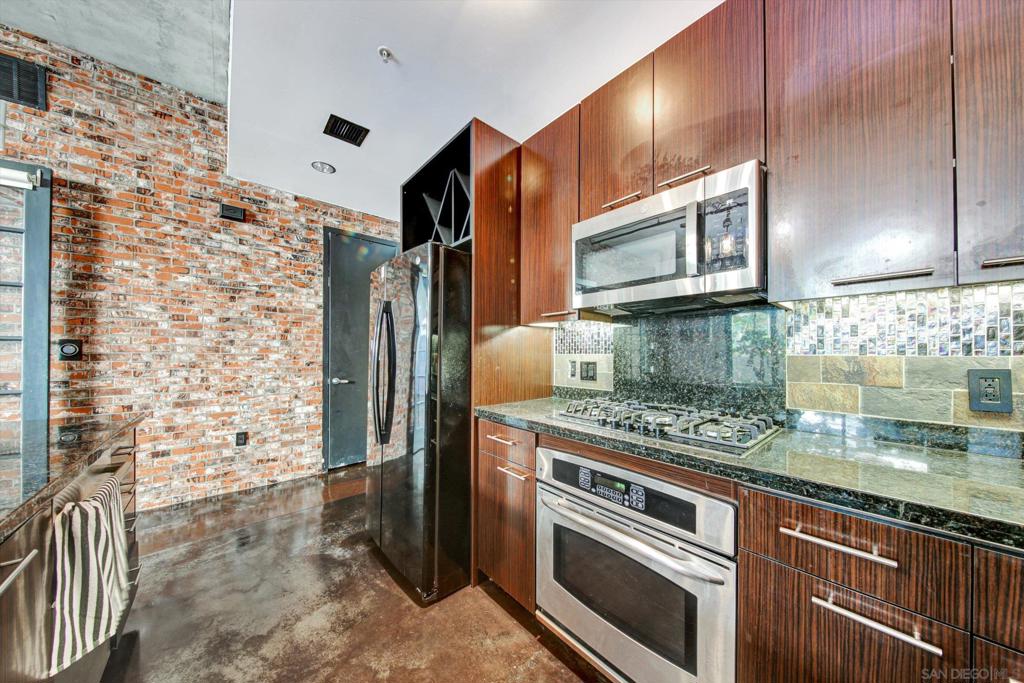 1050 Island 211 Property Photo 14