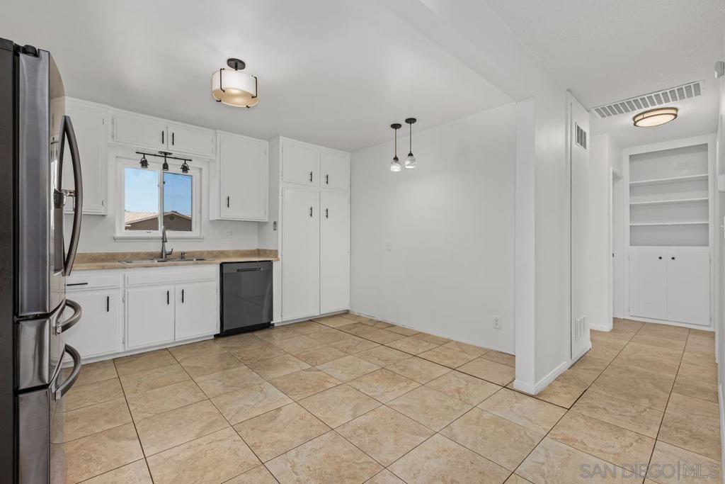 623 Aster Property Photo 4