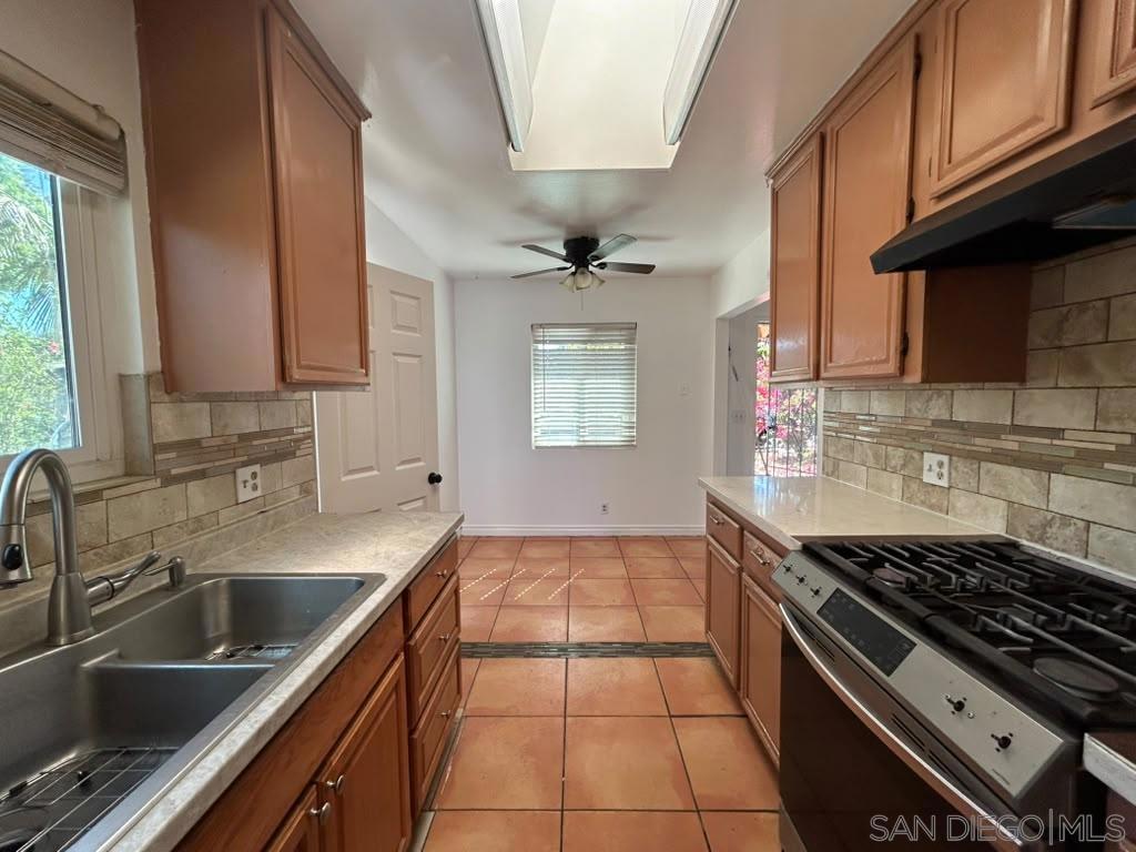743 Park Pl Property Photo 8