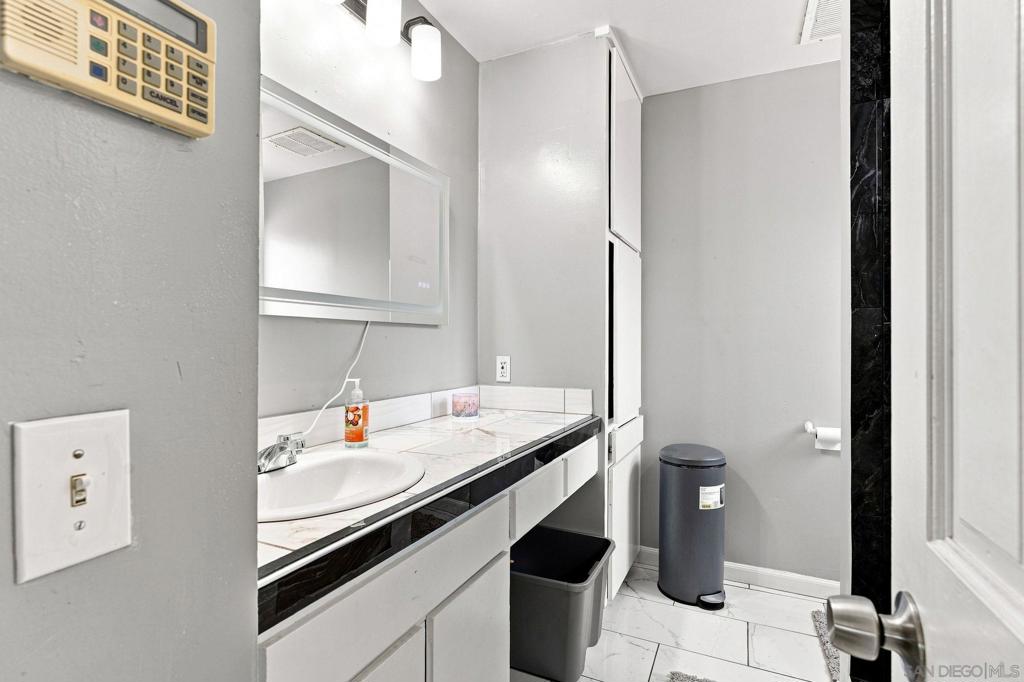 750 Linwood St Property Photo 17