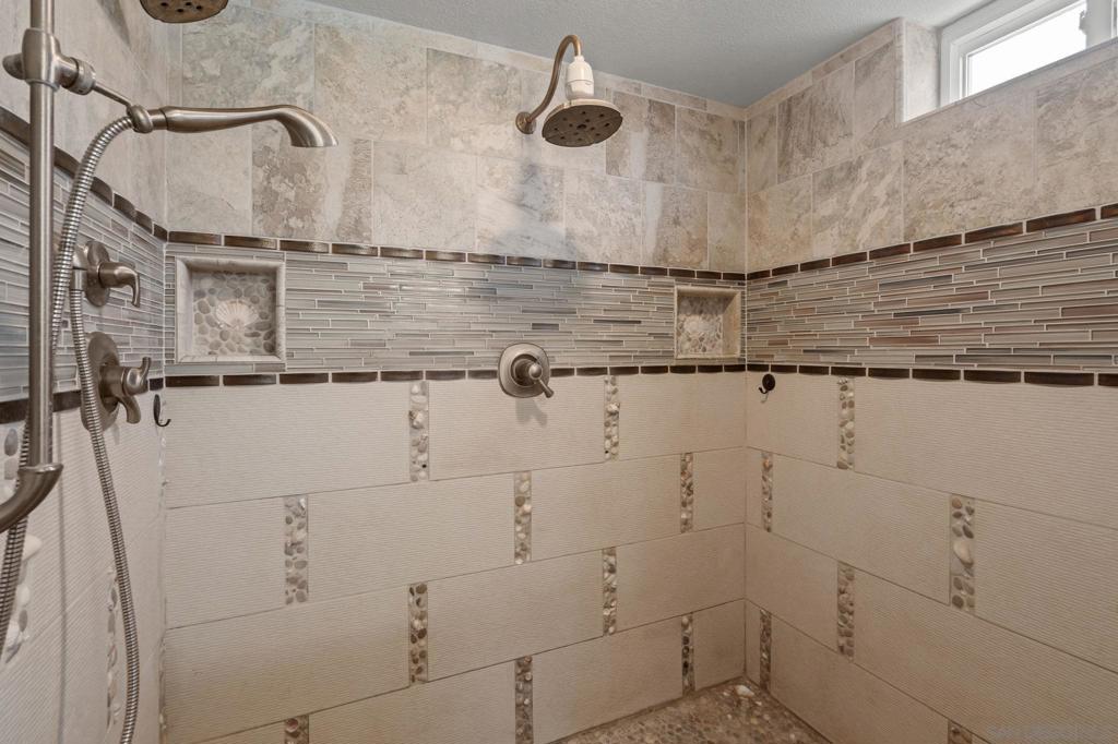 1343 Emerald St Property Photo 29