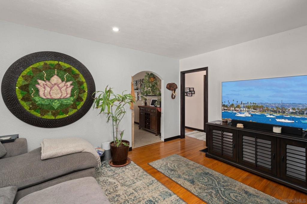 1343 Emerald St Property Photo 40