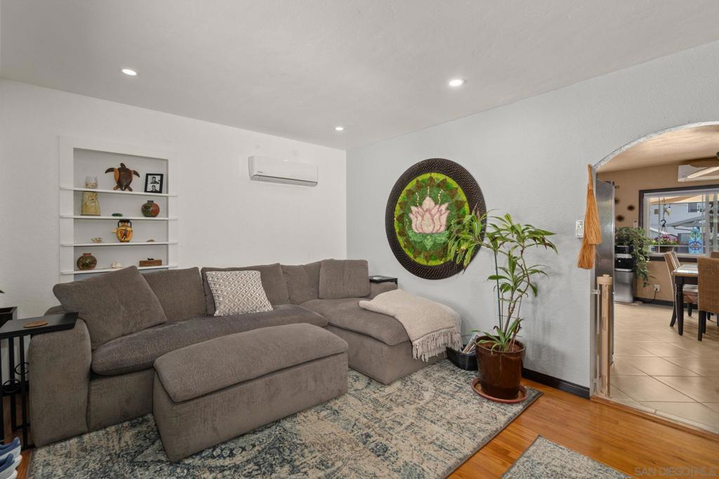1343 Emerald St Property Photo 41