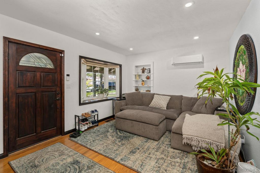 1343 Emerald St Property Photo 42