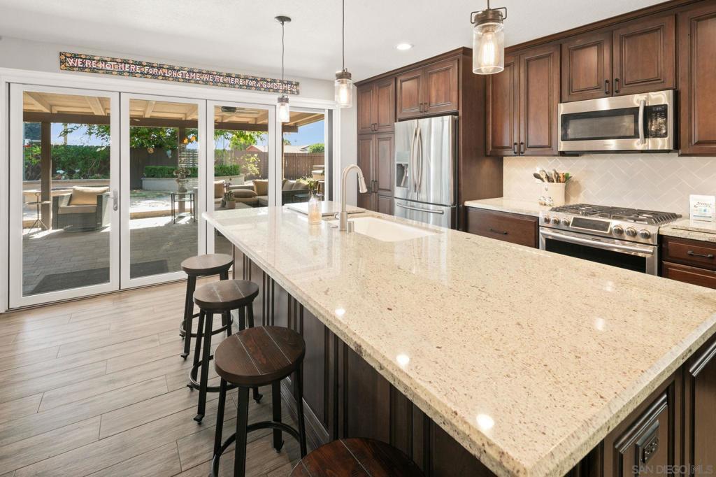 4876 Mount Royal Place Property Photo 4