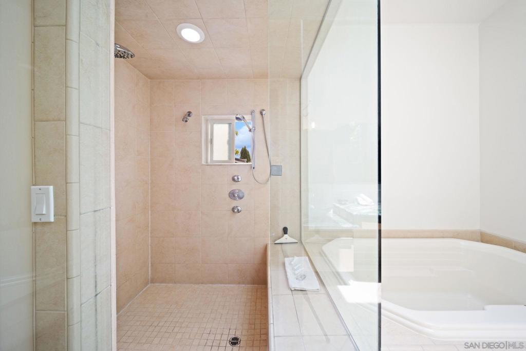 1920 Gardena B Property Photo 22