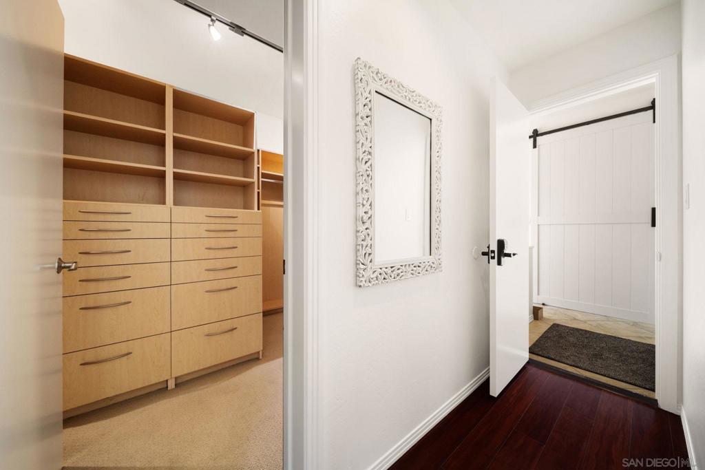 1920 Gardena B Property Photo 25