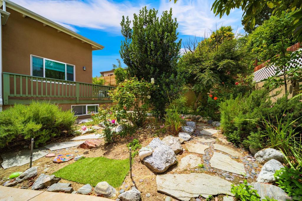 1920 Gardena B Property Photo 28