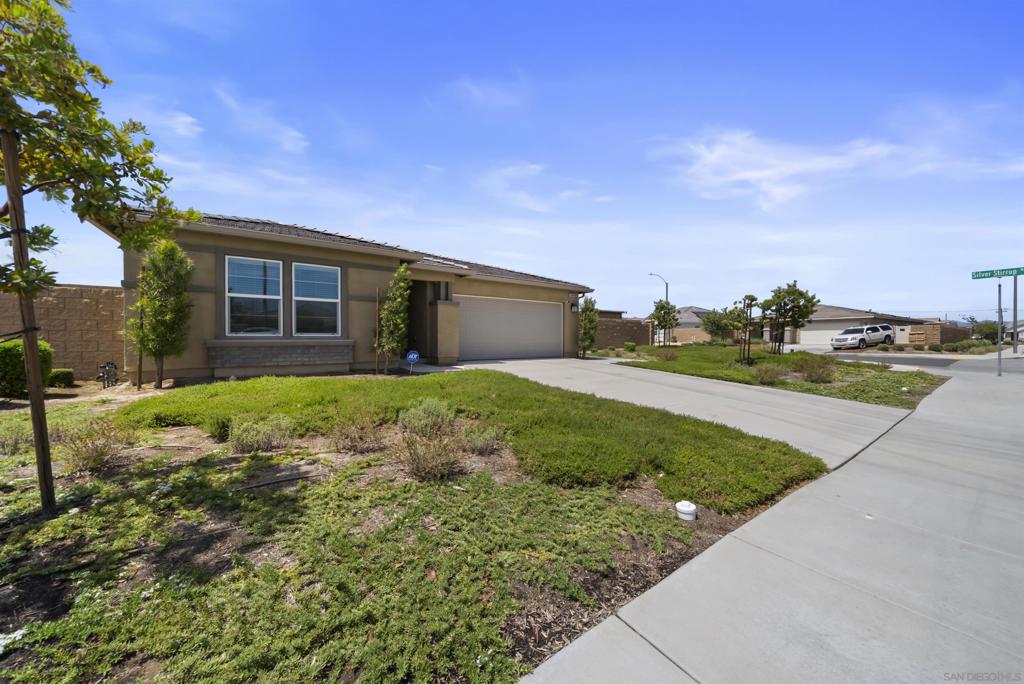 32404 Wild West Ct Property Photo 3