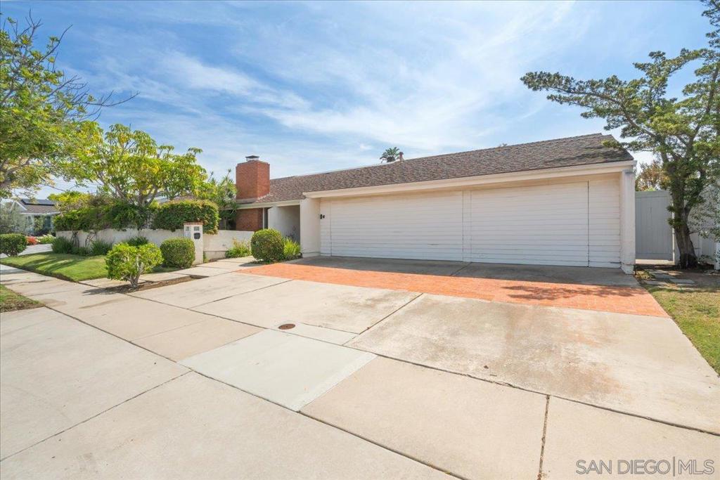 5643 Bloch St Property Photo 1